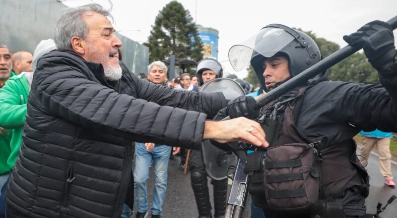 Represión y detenciones arbitrarias contra la protesta en defensa del INTI