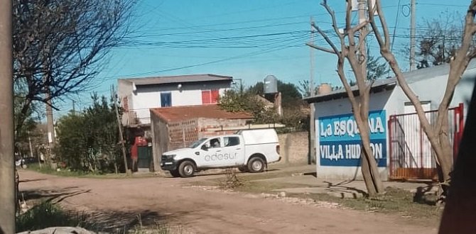 ALERTA POR CAMIONETA CON INSCRIPCIÓN «EDESUR» QUE FOTOGRAFÍA VIVIENDAS EN FLORENCIO VARELA