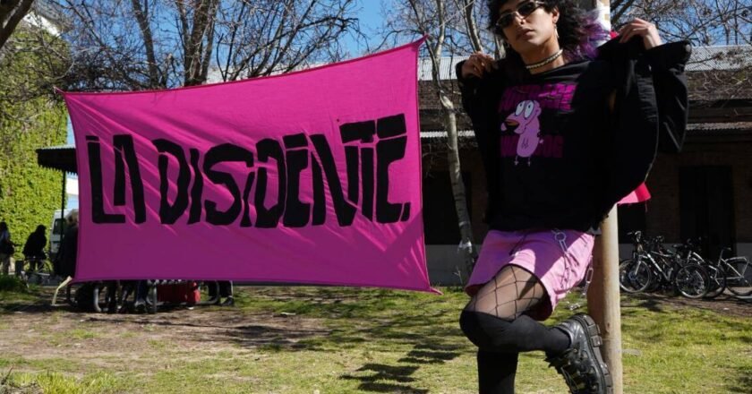 Por bailar ante libertarios en Marcha del Orgullo la acusan de «abuso sexual» y afronta un juicio insólito