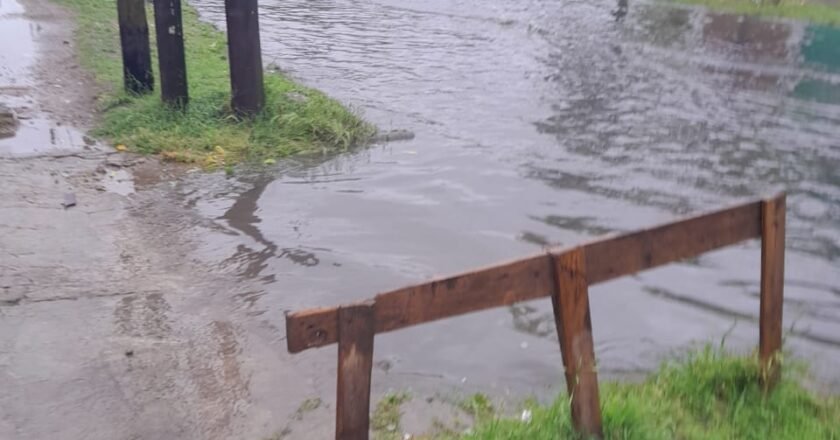 ¡Don José otra vez sin luz! Vecinos denuncian abandono y calles anegadas