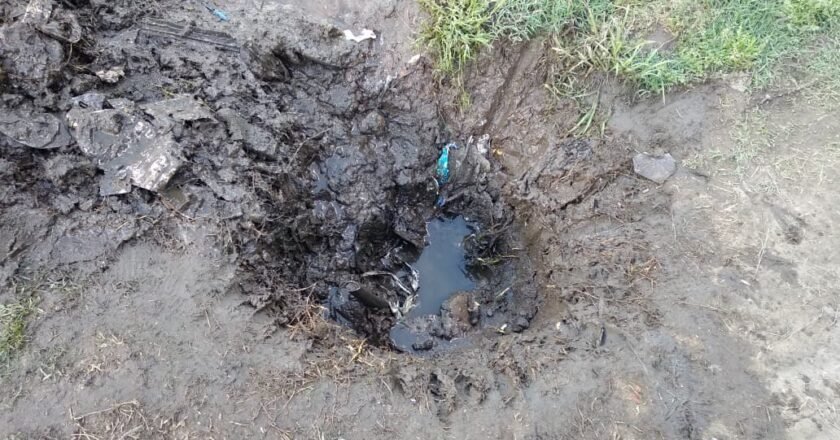 Vecinos de Ingeniero Allan reclaman por un basural y caños rotos: «Tengo un nene con discapacidad y no se puede salir»