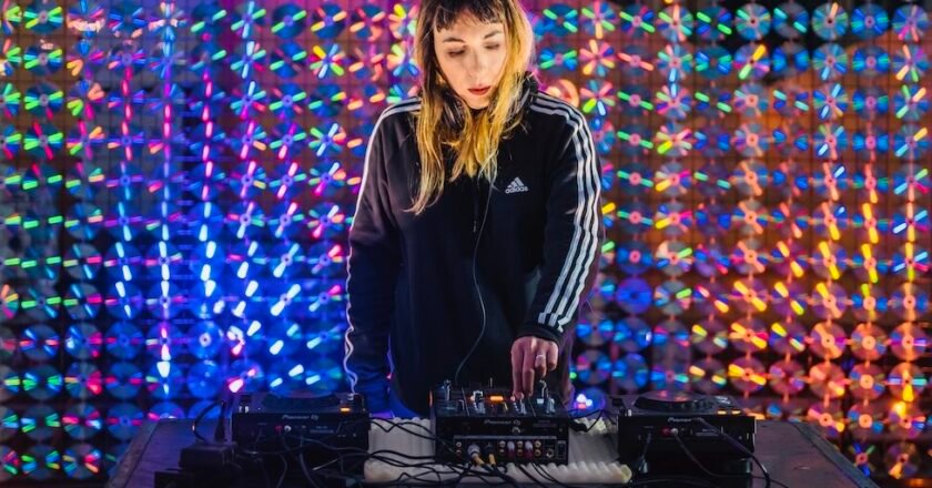Violeta Alegre es DJ Invertida: artista y activista travesti