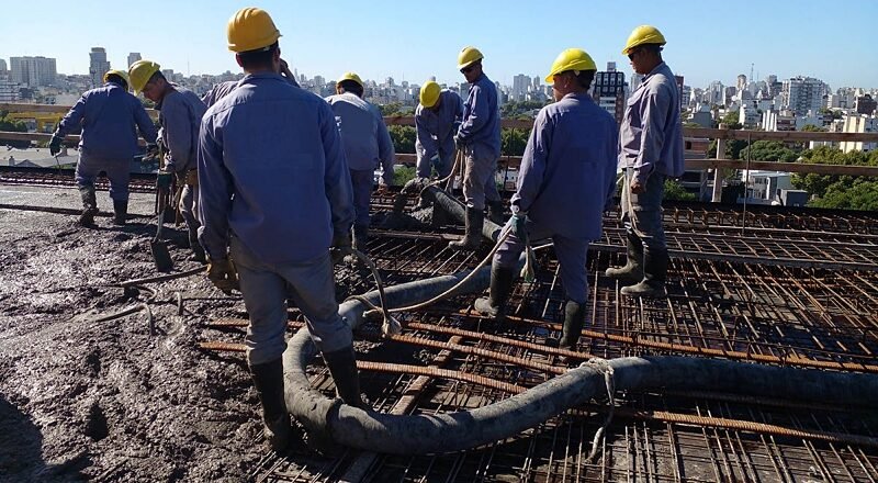 La Reforma Laboral del gobierno viene con más horas de trabajo y un techo a los salarios