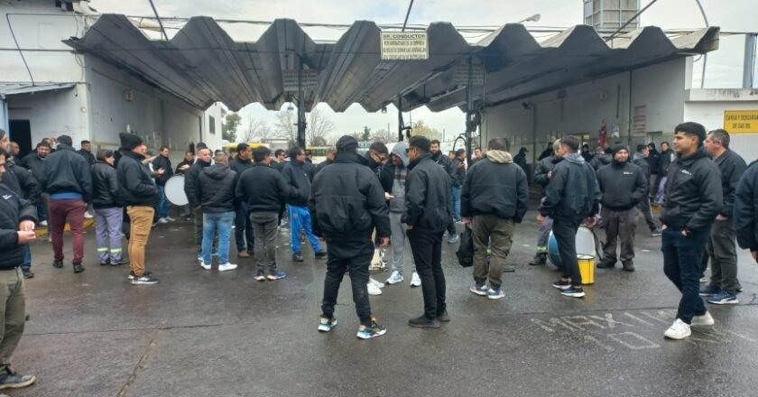 Choferes de la Línea 148, al límite: sueldos adeudados, falta de unidades y jornadas extenuantes