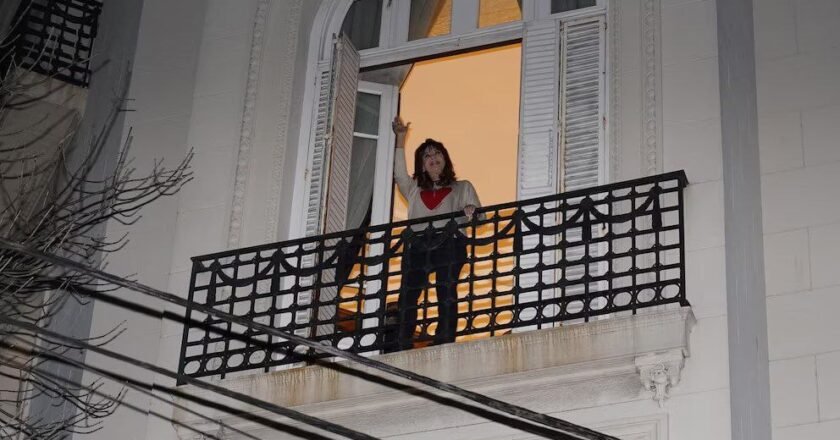 Cristina Kirchner en el laberinto: una carta plagada de contradicciones y fantasías