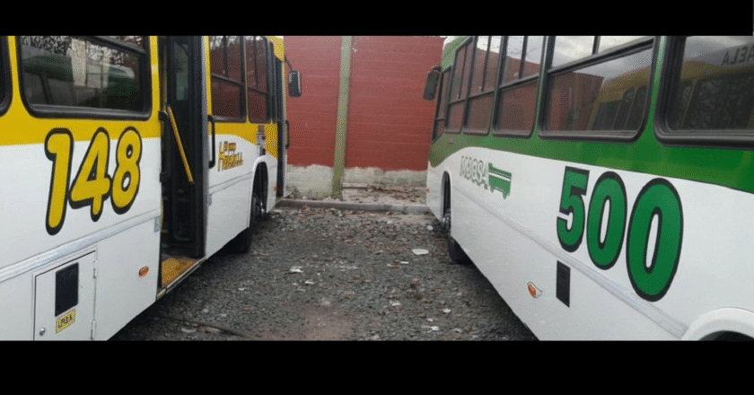 ¿Puede un municipio de medio millón de habitantes depender casi por completo de una sola empresa para garantizar un servicio público de transporte?