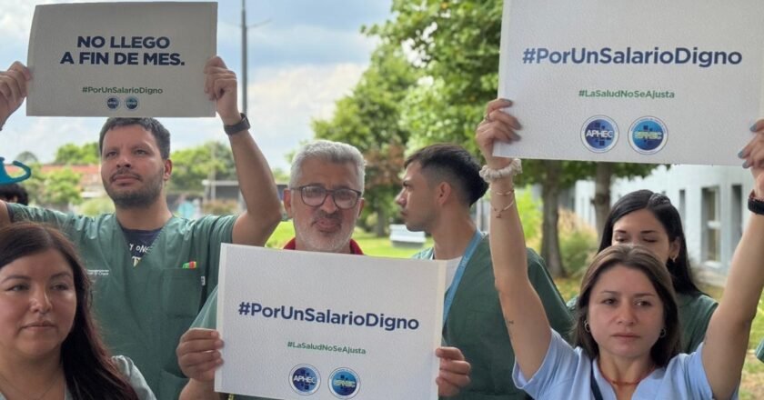 Salarios bajos, contratos precarios y alerta por la salud pública: protesta en el Hospital El Cruce