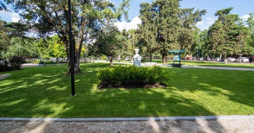 Una vecina denuncia abuso y relata que el hombre señalado huyó el domingo dejando una mochila