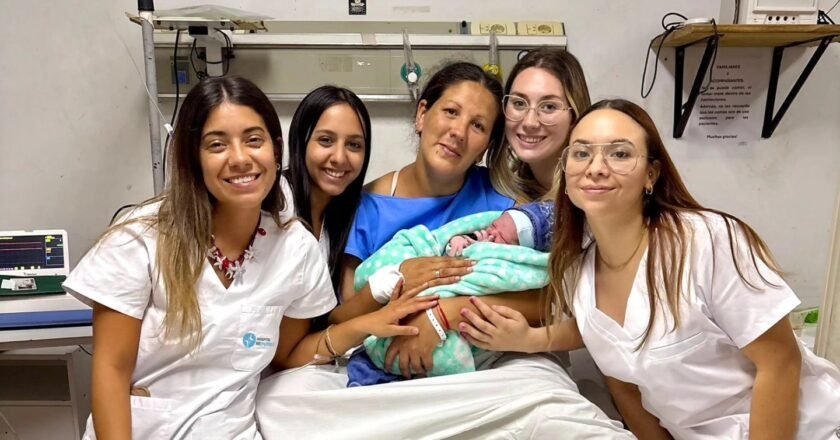 En medio de las carencias, el primer bebé del año se convierte en un símbolo de esperanza en Florencio Varela