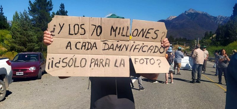 Corte de ruta y asamblea en Epuyén: «¡las tierras quemadas no serán robadas!»