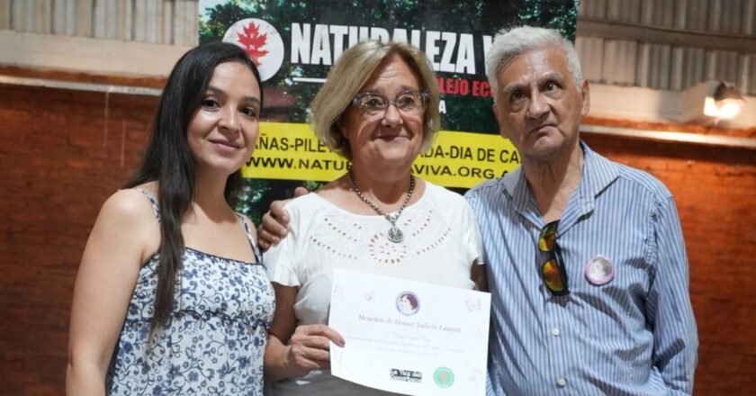 María Eugenia Ruiz recibió la Mención de Honor Julieta Lanteri en el 135° aniversario de Florencio Varela