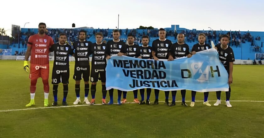 Caravana en el Tren Roca hacia Plaza de Mayo por el 24 de marzo