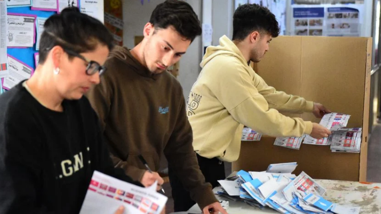 La juventud no encuentra un reflejo en la política: un nuevo informe revela que el 70% de los jóvenes muestra desinterés