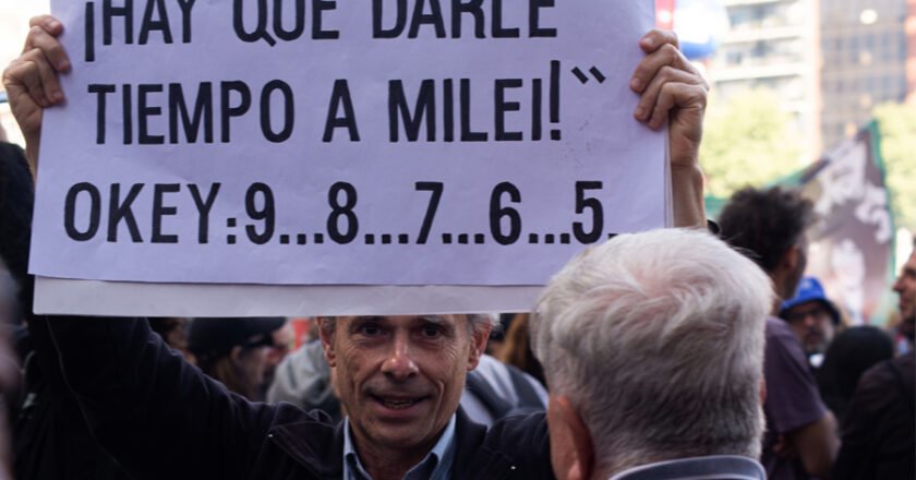 Éxodo científico: una renuncia cada dos días