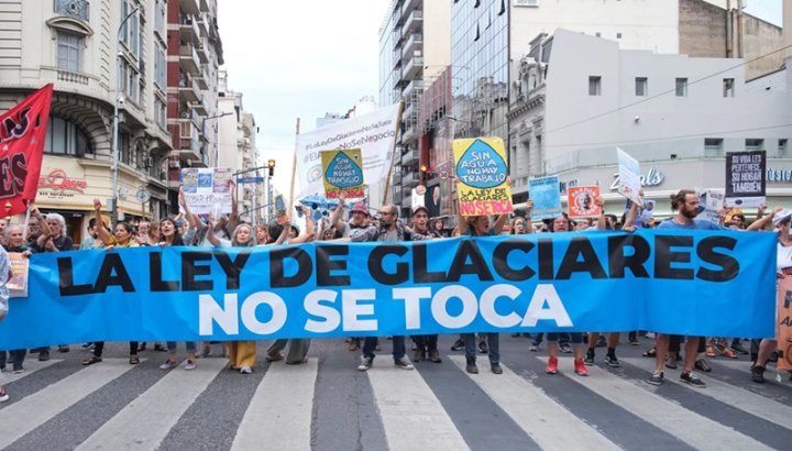 Presentan la demanda colectiva más grande de la historia por el agua, con más de 850 mil adherentes