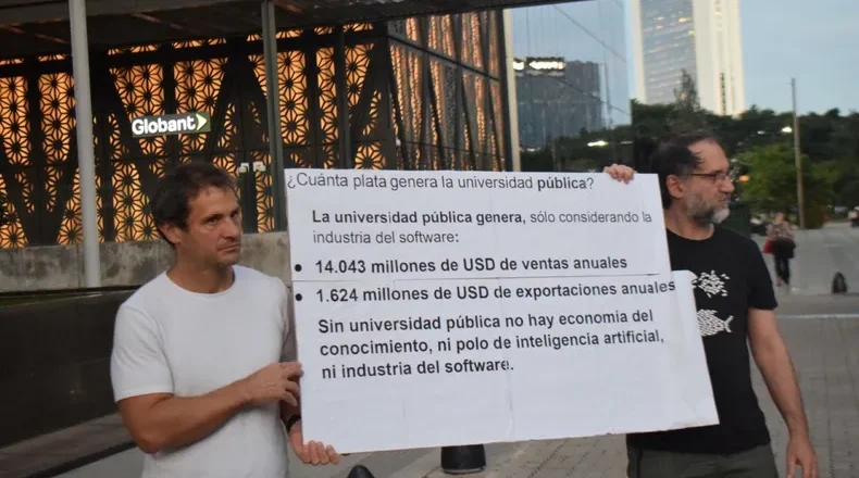 Crisis en la formación tecnológica argentina: Docentes decretan la pérdida del cuatrimestre en Computación y Ciencia de Datos