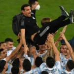 DE LA HUMILLACIÓN AL MILAGRO: La Scaloneta que los «expertos» quisieron destruir hoy va por otra final del mundo