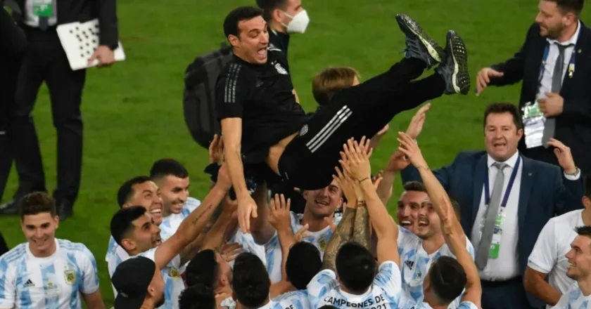 DE LA HUMILLACIÓN AL MILAGRO: La Scaloneta que los «expertos» quisieron destruir hoy va por otra final del mundo