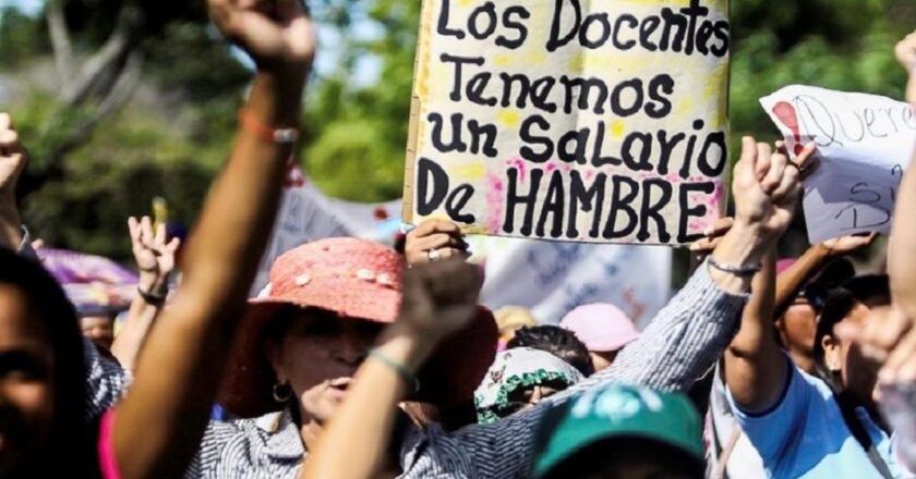 DOCENTES DE VARELA, AL LÍMITE: SUELDOS QUE NO ALCANZAN, ESCUELAS EN MALAS CONDICIONES Y MÁS PRESIÓN PARA ENSEÑAR